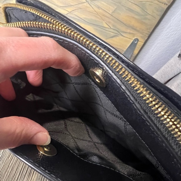 BIN047.2 LIKE NEW Michael Kors MK Logo Gold Charm Black Pebble Leather Satchel - Picture 8 of 10